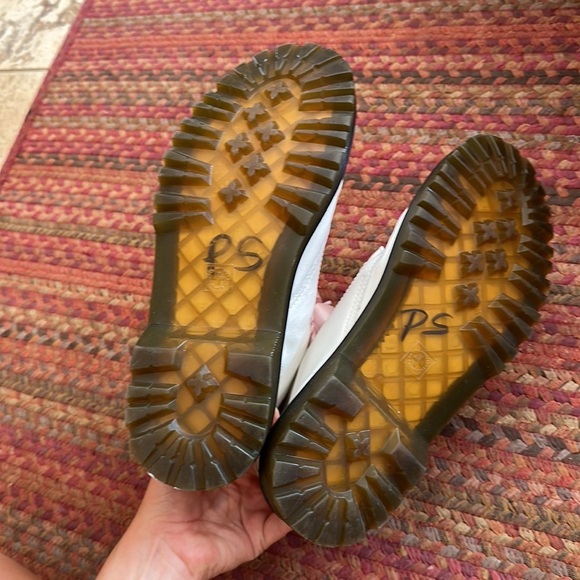 WHITE DR MARTEN AIR WAIR LUANA BOOTS W BALLERINA PINK LACE SHOE LACE - Picture 6 of 7